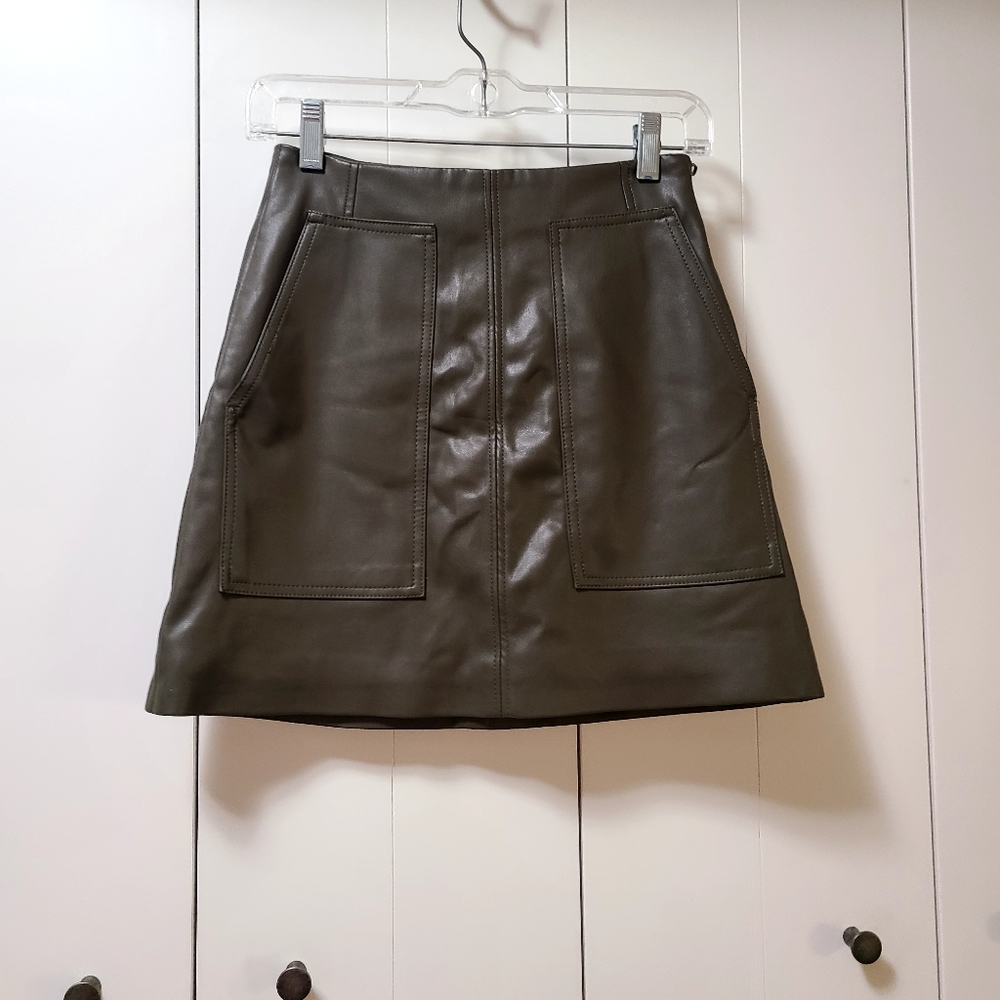 Women’s H&M is not a real leather skirt,